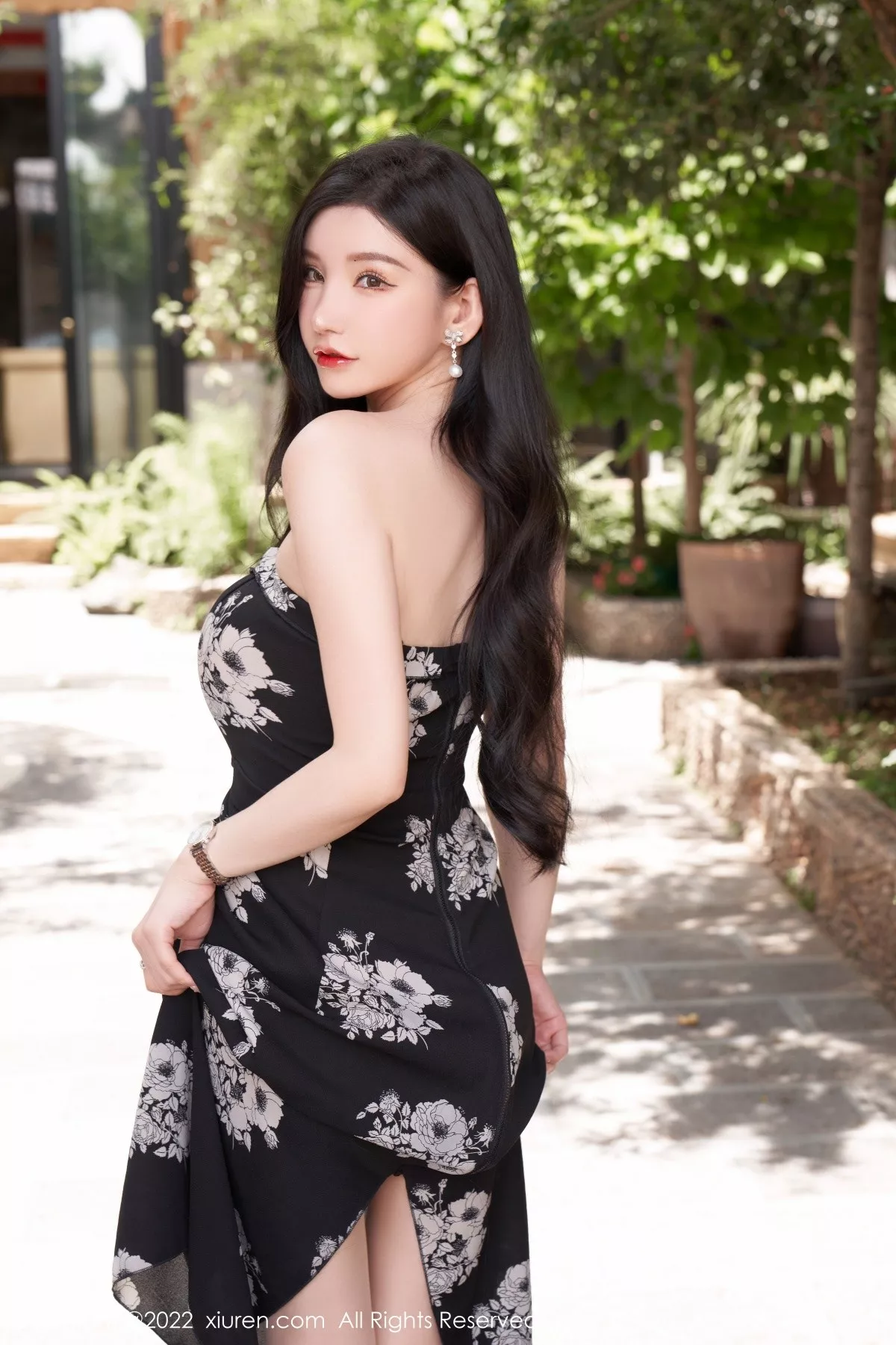 秀人集.com_[XiuRen秀人网]No.5307_女神周于希Sally心愿旅拍黑色露肩连衣长裙秀完美身材诱惑写真90P