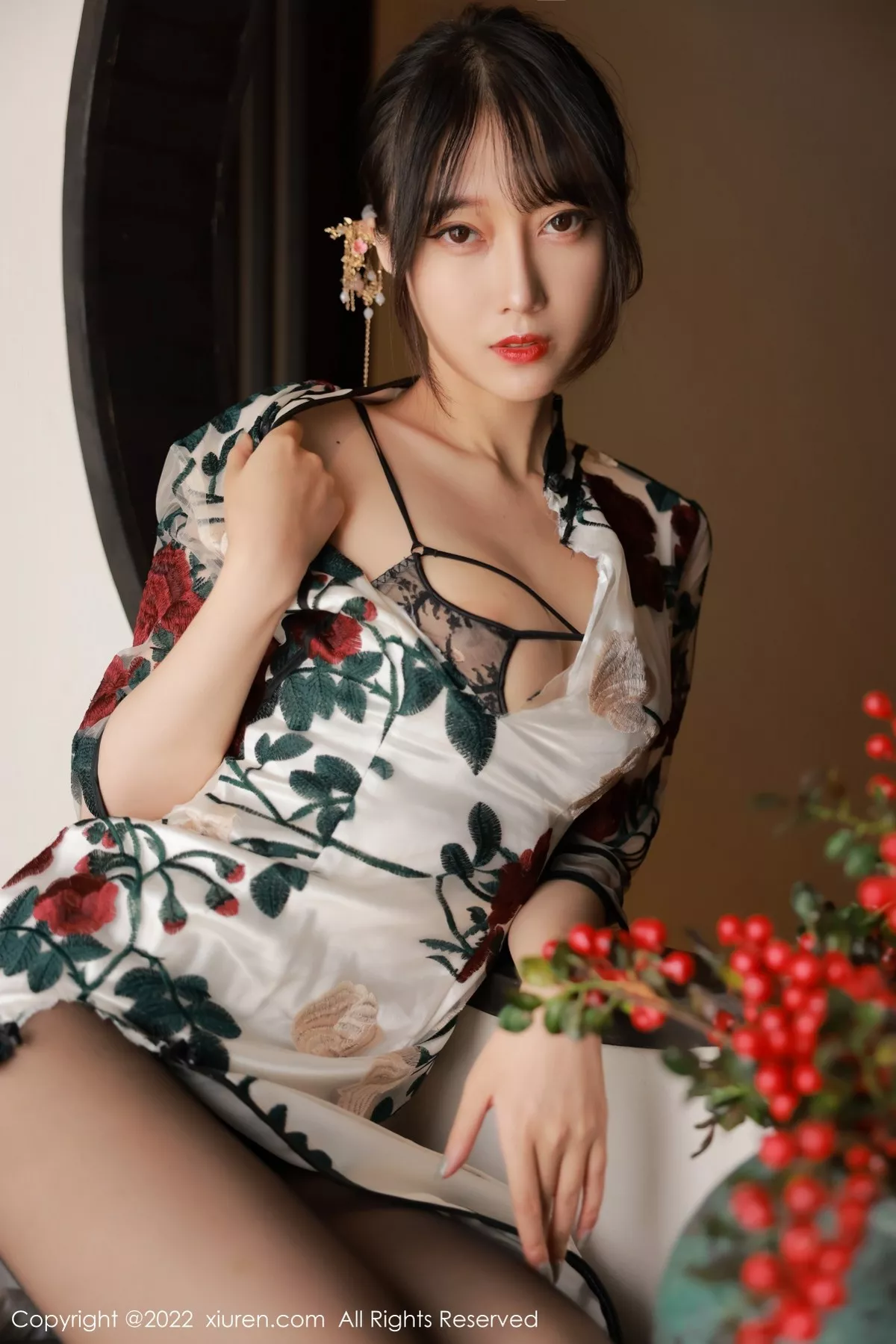 秀人集.com_[XiuRen秀人网]No.5199_模特玥儿玥er澳门旅拍半脱露黑色轻透内衣配超薄黑丝诱惑写真77P