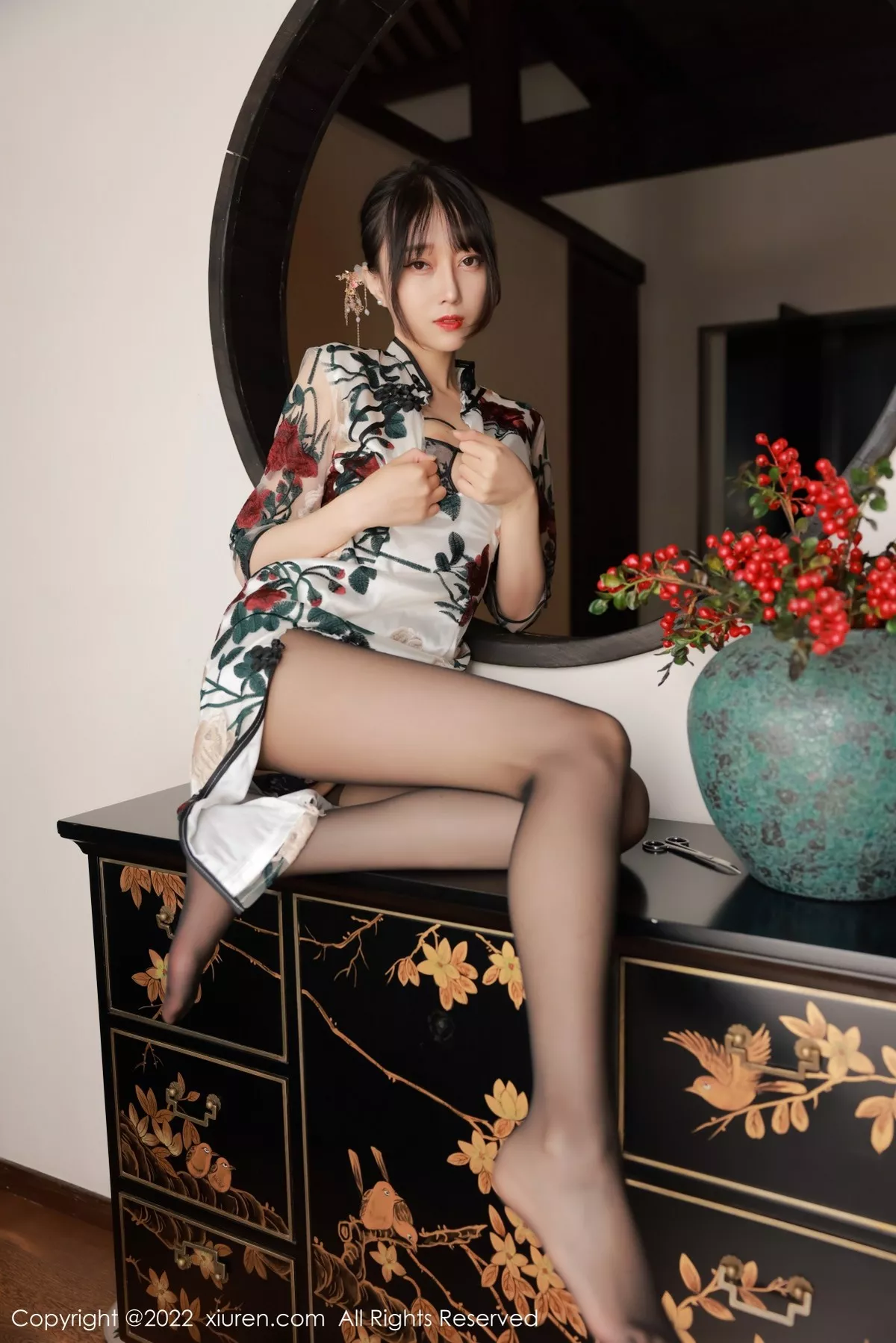 秀人集.com_[XiuRen秀人网]No.5199_模特玥儿玥er澳门旅拍半脱露黑色轻透内衣配超薄黑丝诱惑写真77P