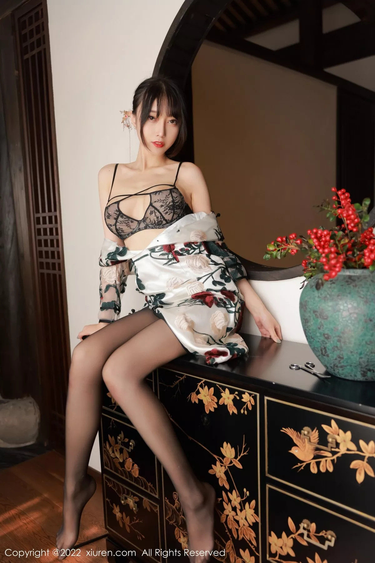 秀人集.com_[XiuRen秀人网]No.5199_模特玥儿玥er澳门旅拍半脱露黑色轻透内衣配超薄黑丝诱惑写真77P