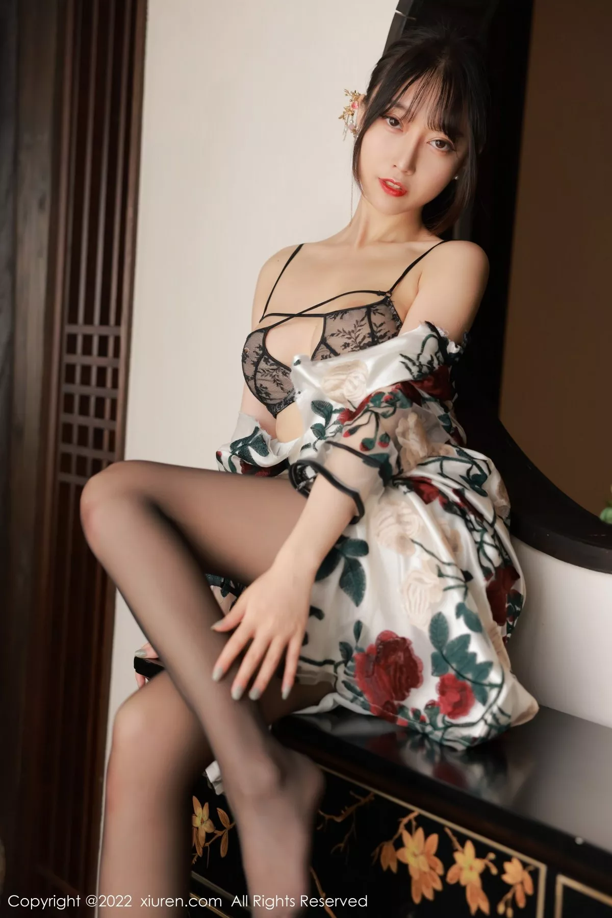 秀人集.com_[XiuRen秀人网]No.5199_模特玥儿玥er澳门旅拍半脱露黑色轻透内衣配超薄黑丝诱惑写真77P