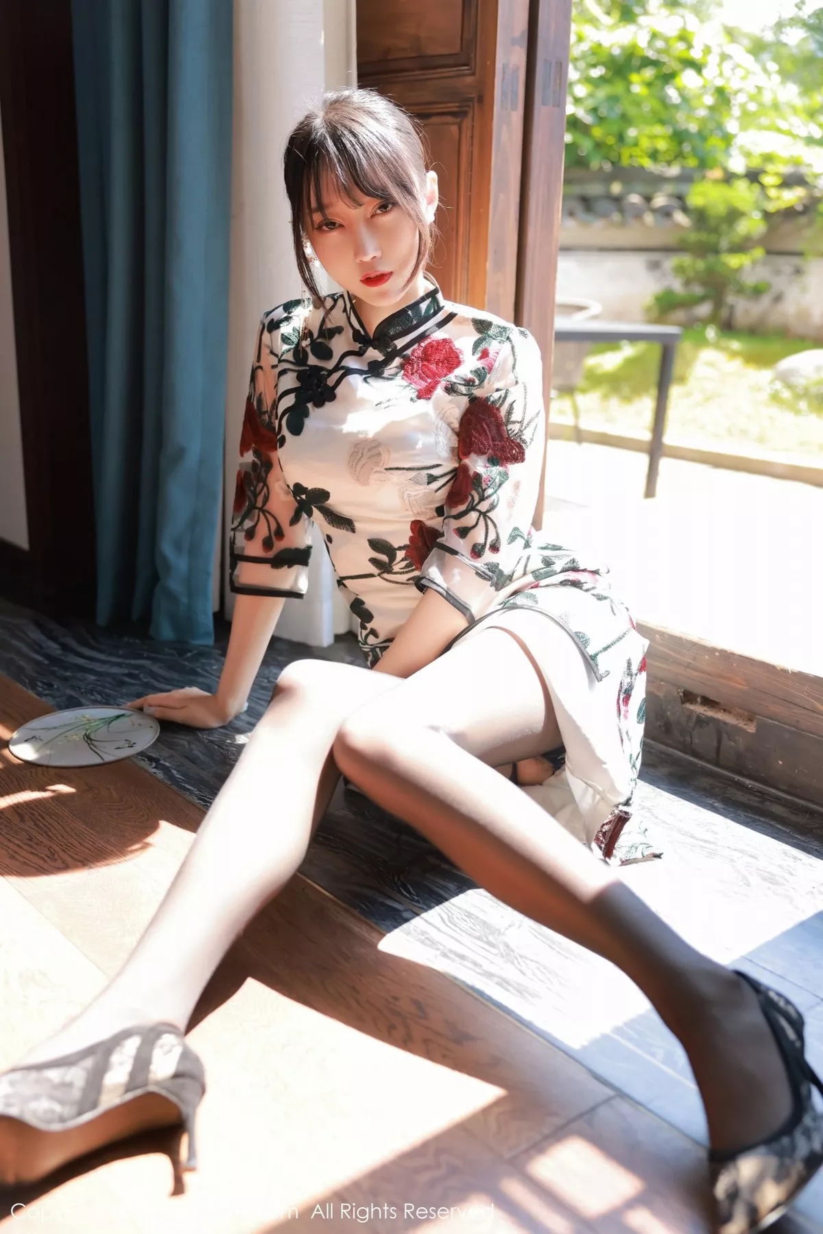 秀人集.com_[XiuRen秀人网]No.5199_模特玥儿玥er澳门旅拍半脱露黑色轻透内衣配超薄黑丝诱惑写真77P