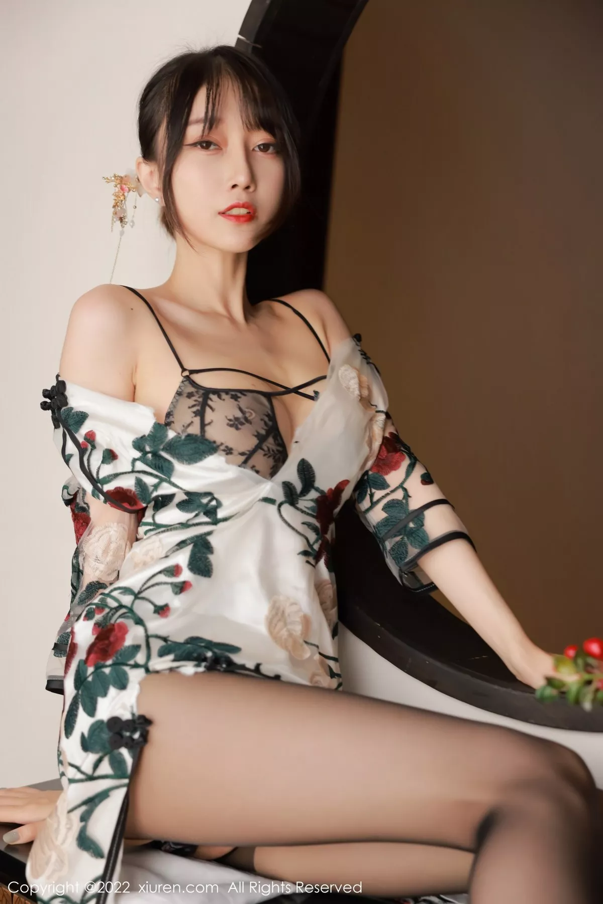 秀人集.com_[XiuRen秀人网]No.5199_模特玥儿玥er澳门旅拍半脱露黑色轻透内衣配超薄黑丝诱惑写真77P