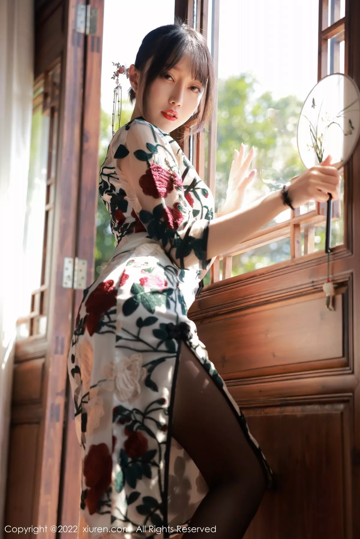 秀人集.com_[XiuRen秀人网]No.5199_模特玥儿玥er澳门旅拍半脱露黑色轻透内衣配超薄黑丝诱惑写真77P