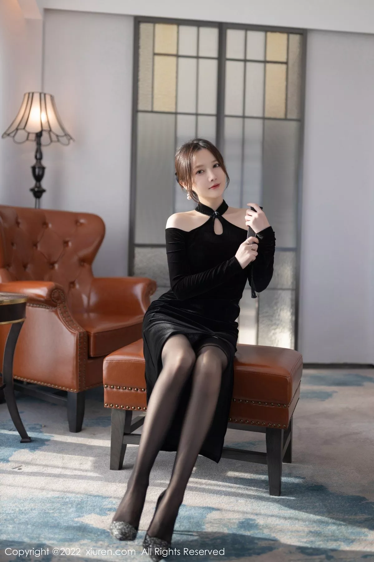 秀人集.com_[XiuRen秀人网]No.5362_模特鱼子酱Fish云南旅拍脱黑色露肩礼裙露蕾丝内衣迷人诱惑写真79P