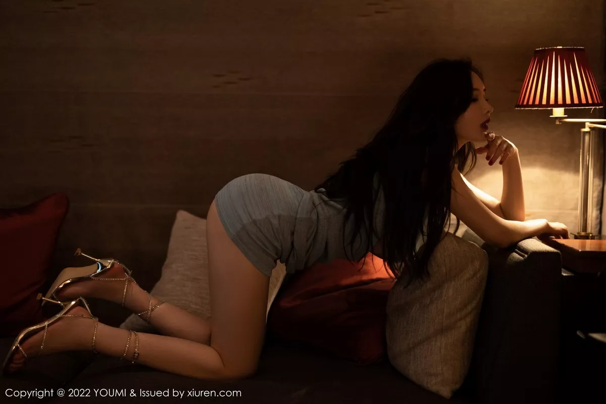 秀人集.com_[YouMi尤蜜荟]Vol.822_女神奶瓶土肥圆私房灰色镂空连衣长裙半撩秀翘臀迷人诱惑写真75P