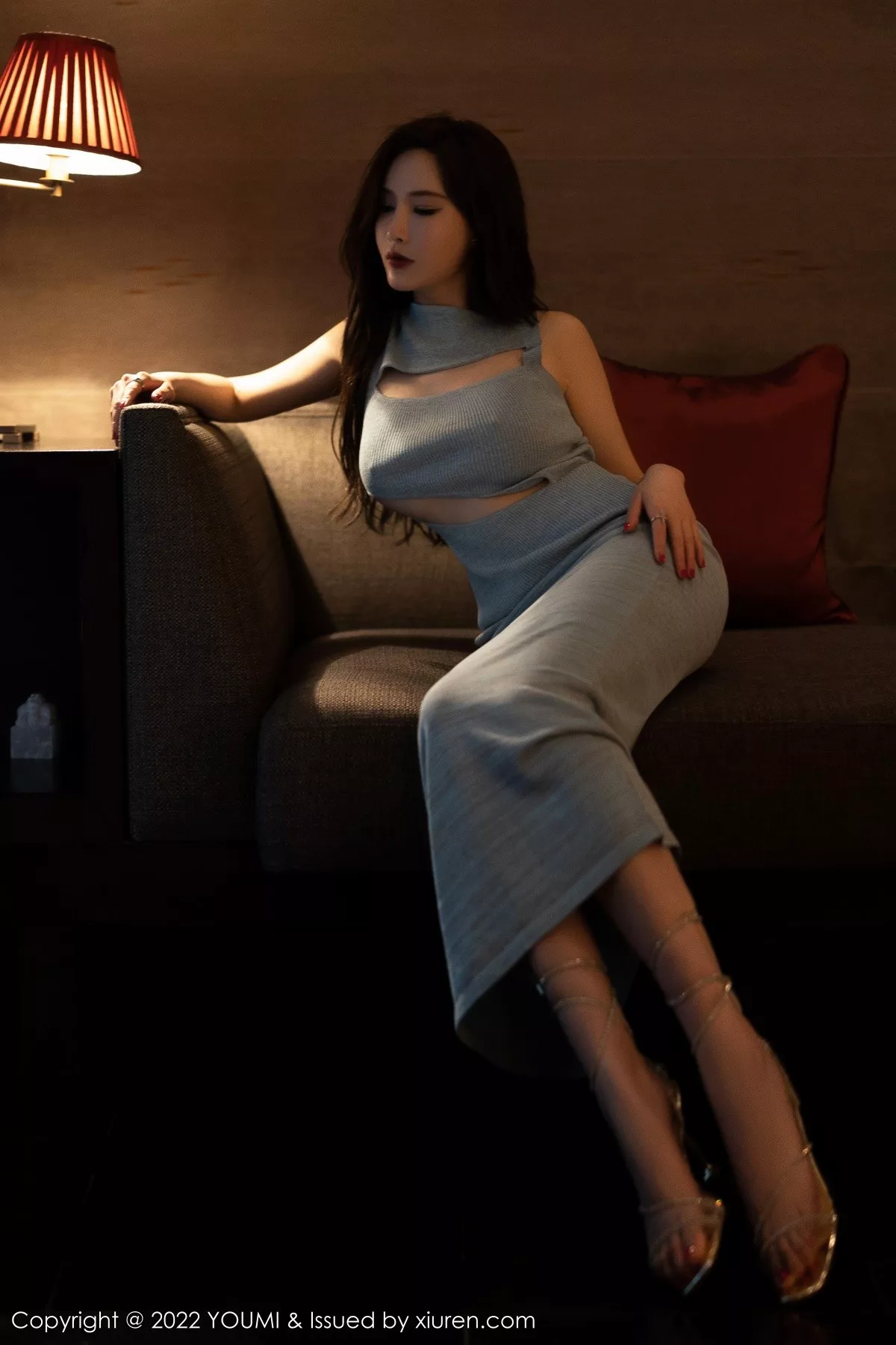 秀人集.com_[YouMi尤蜜荟]Vol.822_女神奶瓶土肥圆私房灰色镂空连衣长裙半撩秀翘臀迷人诱惑写真75P