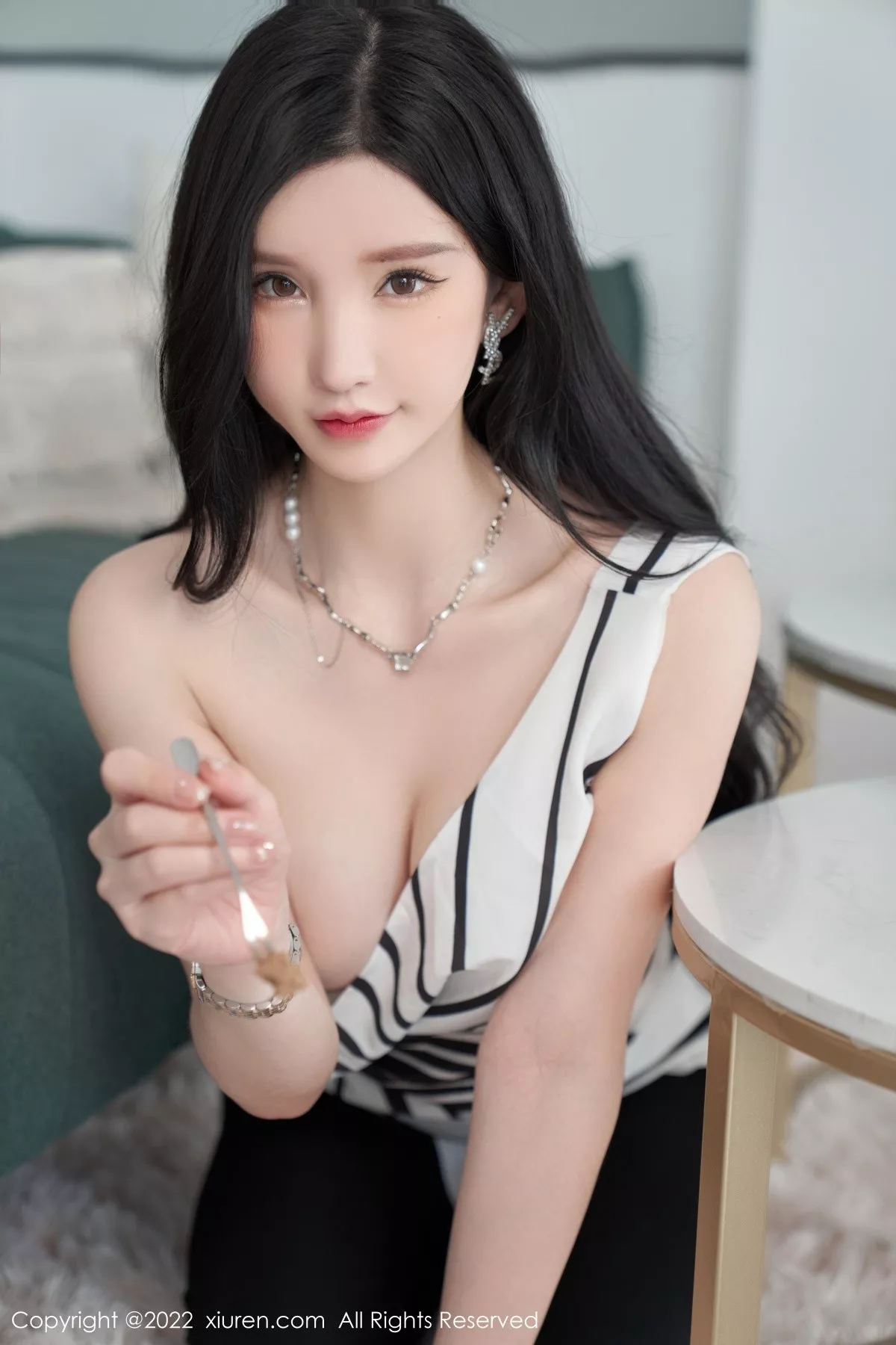秀人集.com_[XiuRen秀人网]No.5361_女神周于希Sally心愿旅拍性感露肩上衣配超薄肉丝完美诱惑写真77P