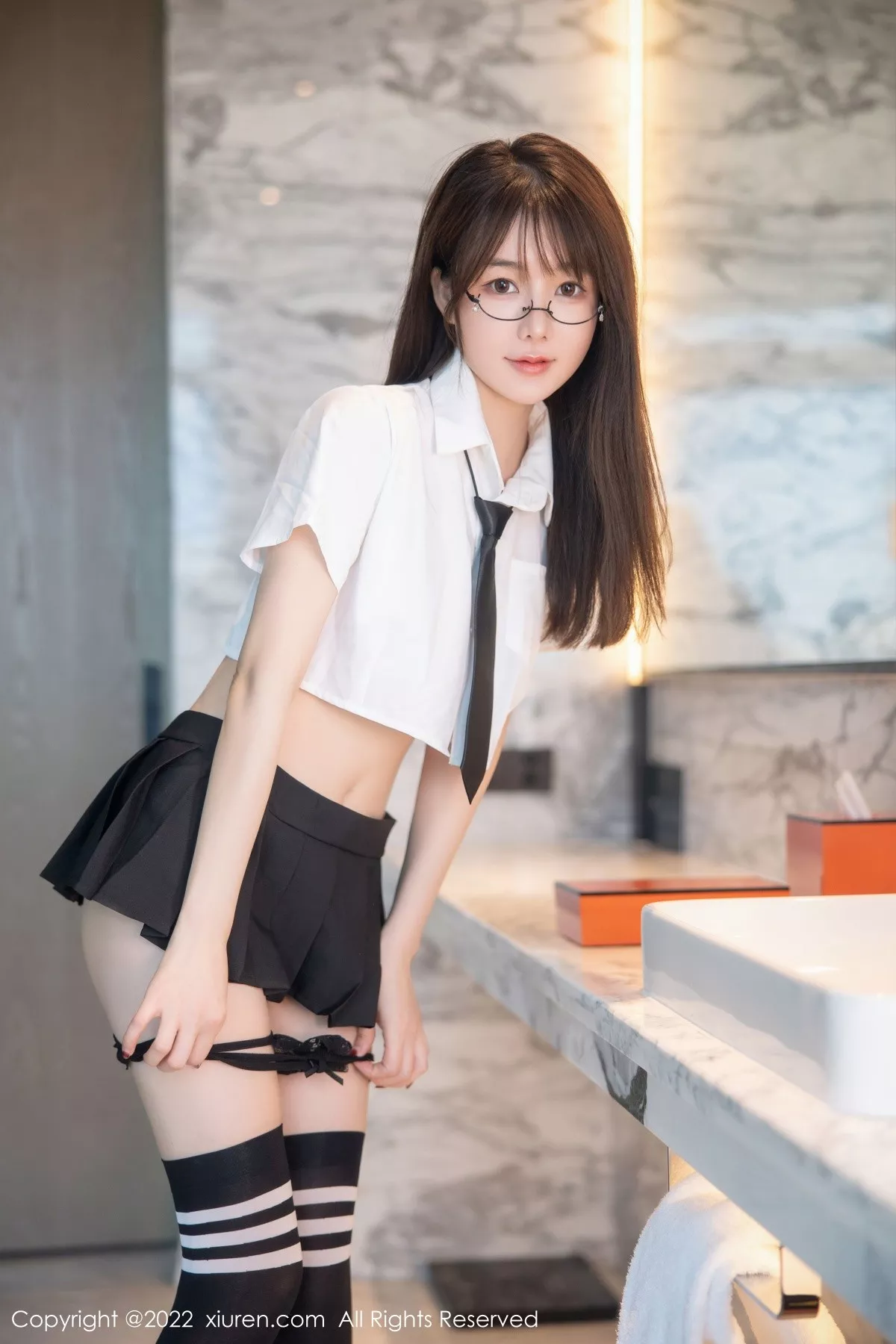 秀人集.com_[XiuRen秀人网]No.5365_模特婠婠么性感学妹制服白色短T配黑短裙秀曼妙身姿诱惑写真98P