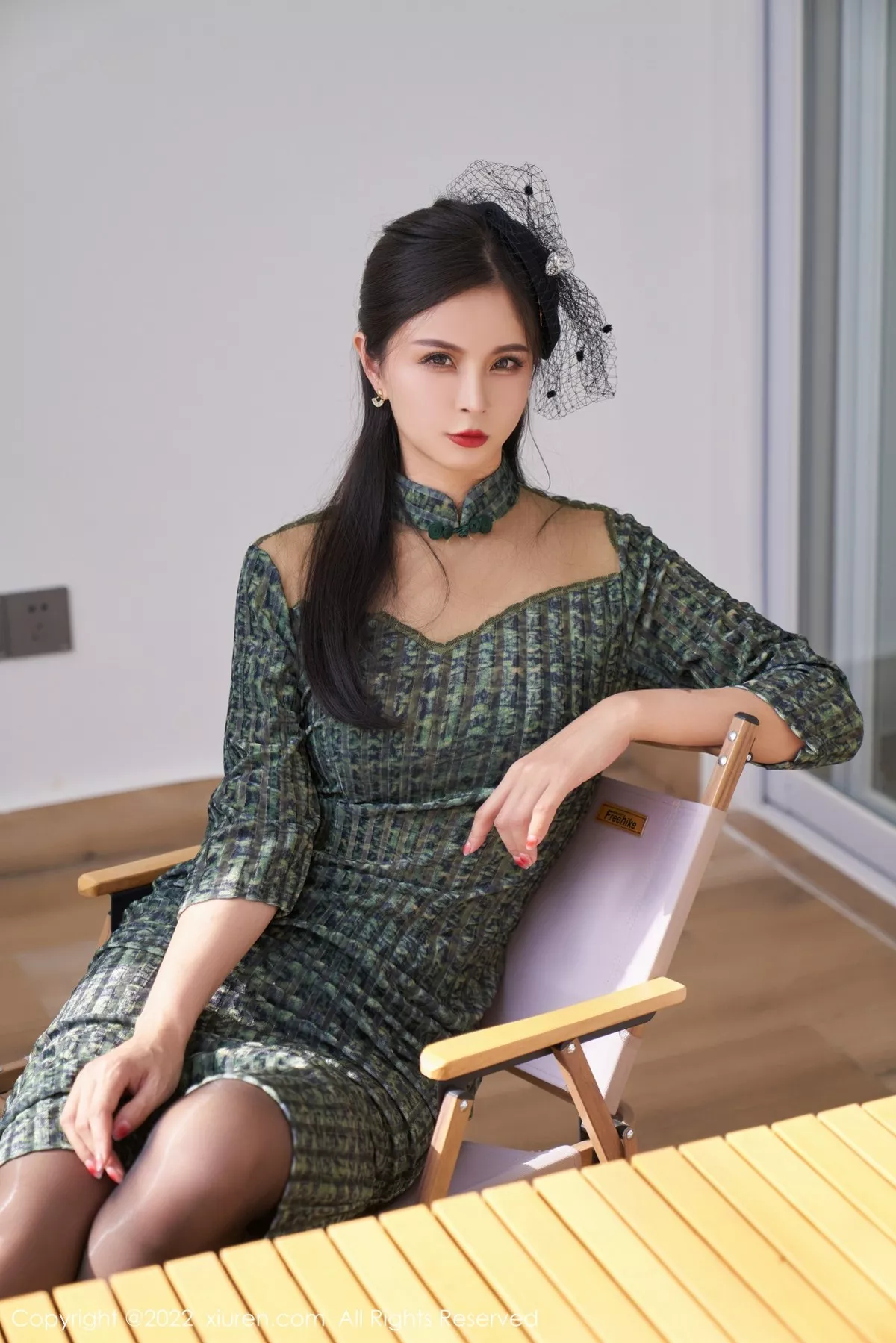 秀人集.com_[XiuRen秀人网]No.5373_模特小蛮妖Yummy暗绿色连衣裙配超薄黑丝露性感内衣诱惑写真77P