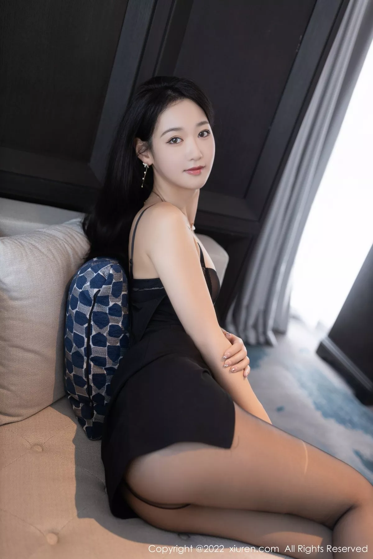 秀人集.com_[XiuRen秀人网]No.5404_模特唐安琪脱吊带连衣长裙露黑色蕾丝内衣配超薄黑丝诱惑写真83P