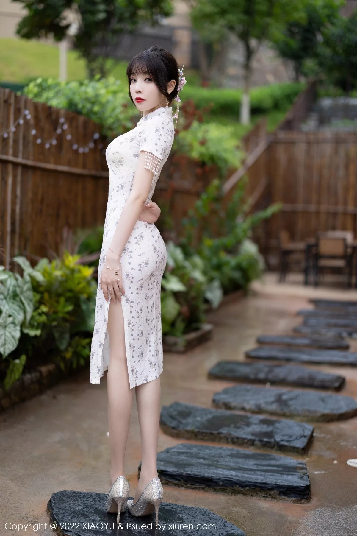 秀人集.com_[XiaoYu画语界]Vol.838_女神徐莉芝Booty户外性感浅色旗袍+白色网纱服饰完美诱惑写真86P