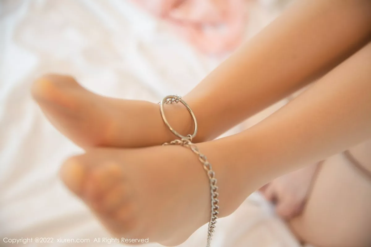 秀人集.com_[XiuRen秀人网]No.5420_模特熊小诺白领角色扮演白色短裙下超薄无内肉丝惹火诱惑写真76P