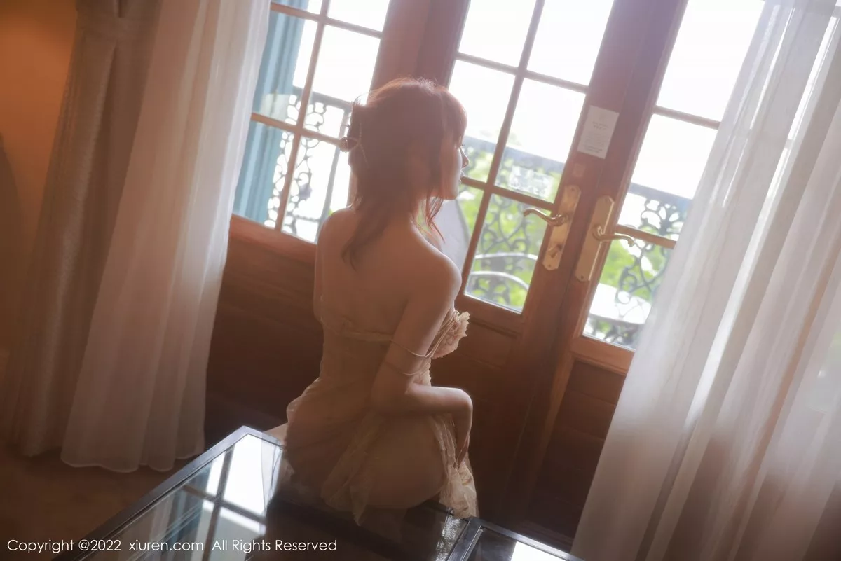 秀人集.com_[XiuRen秀人网]No.5421_模特养乐多DoDo私房性感浅色睡裙透视秀火辣身材极致诱惑写真52P