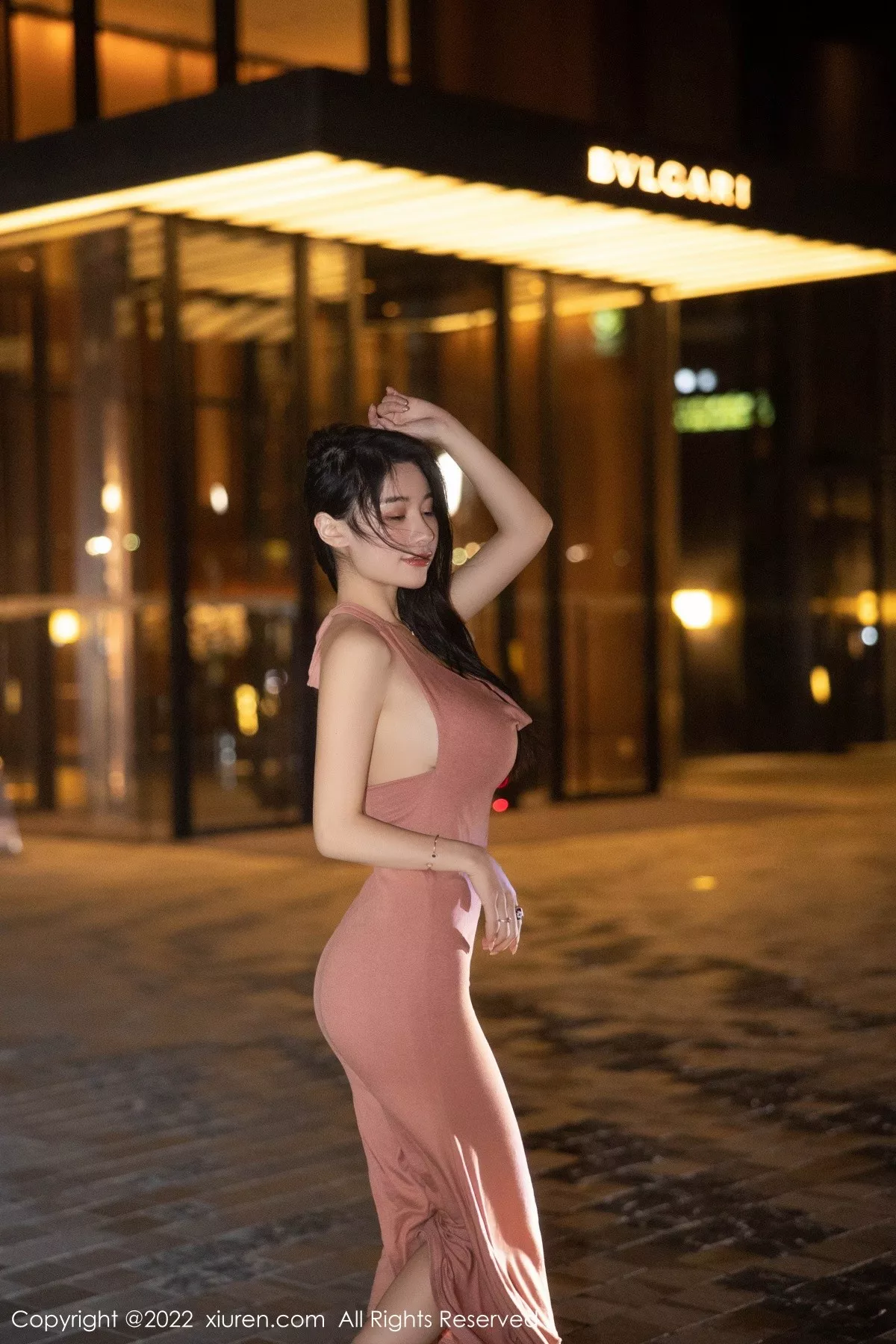 秀人集.com_[XiuRen秀人网]No.5426_模特美七Mia西双版纳旅拍脱淡红色连衣裙秀丰满身材诱惑写真114P