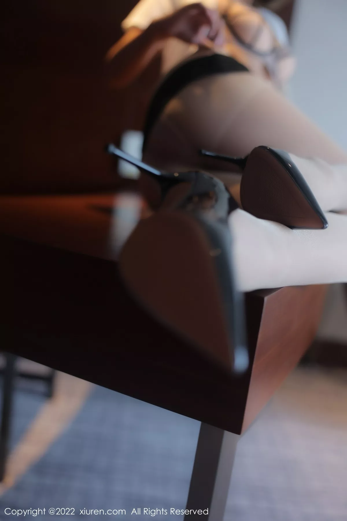 秀人集.com_[XiuRen秀人网]No.5437_模特宋愉愉制服诱惑主题性感白T配黑短裙露黑色内衣诱惑写真105P