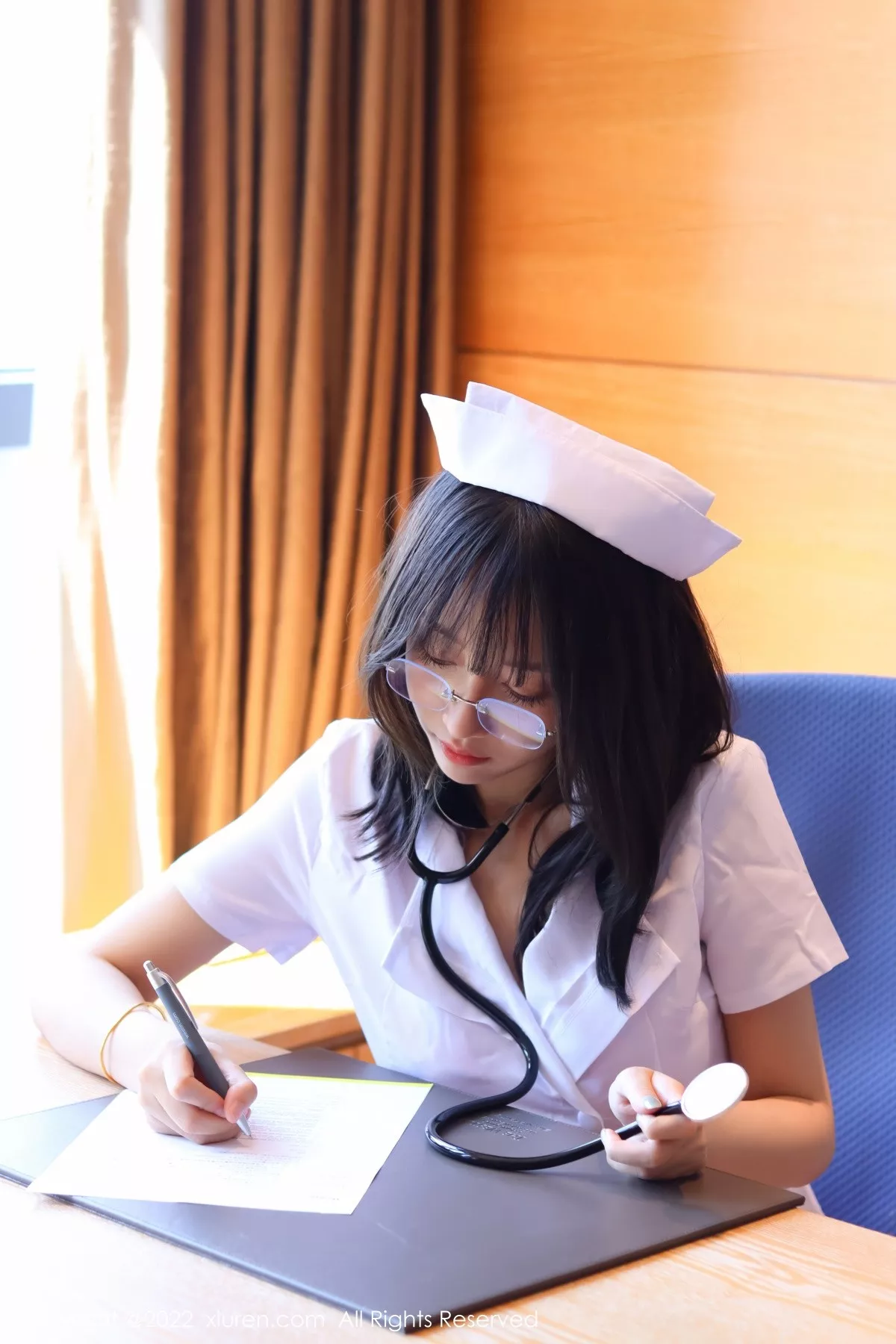 秀人集.com_[XiuRen秀人网]No.5438_模特玥儿玥er香格里拉旅拍半脱护士服露红色情趣内衣诱惑写真54P