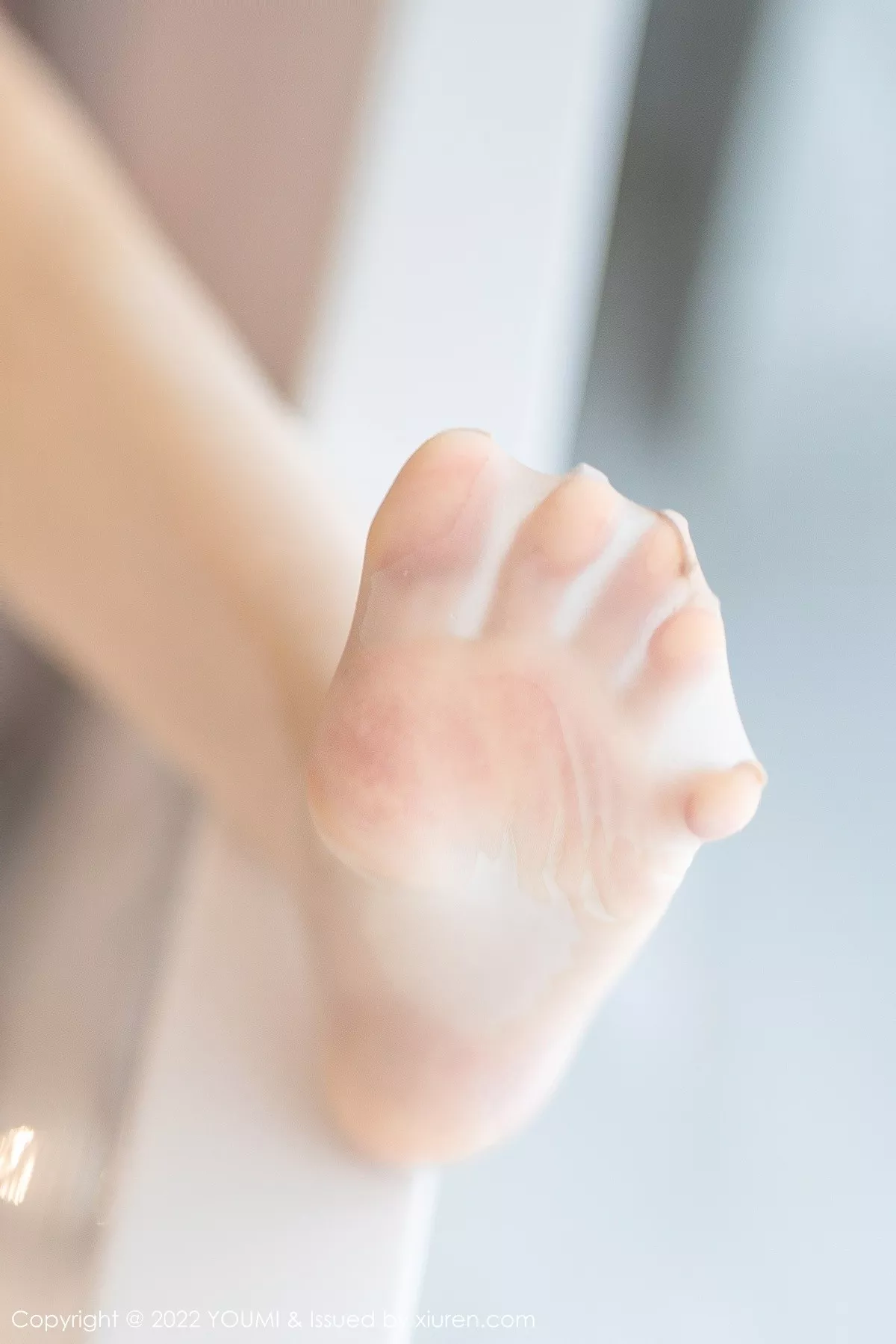 秀人集.com_[YouMi尤蜜荟]Vol.830_模特是小逗逗粉色吊带睡衣配超薄无内肉丝秀苗条身姿诱惑写真78P