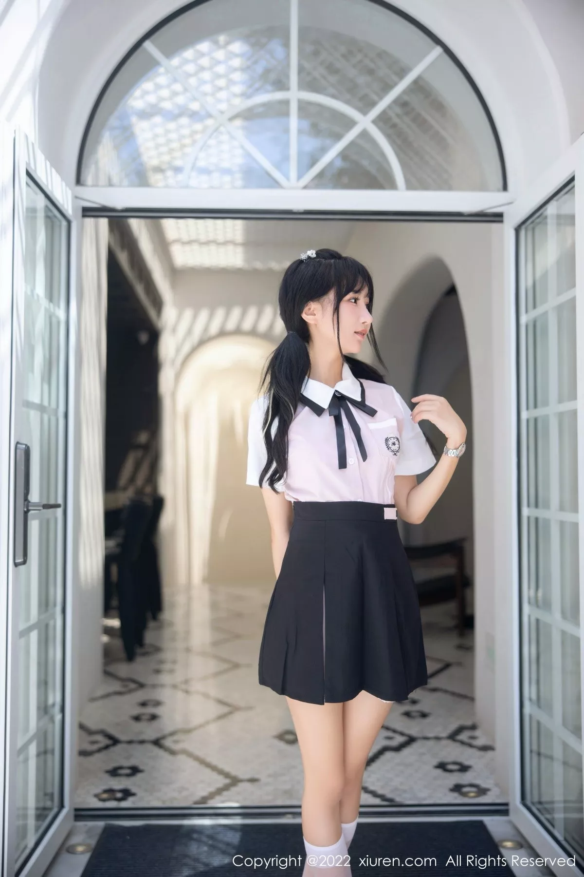 秀人集.com_[XiuRen秀人网]No.5443_女神小果冻儿大理旅拍性感白T配黑短裙露粉色内衣迷人诱惑写真99P