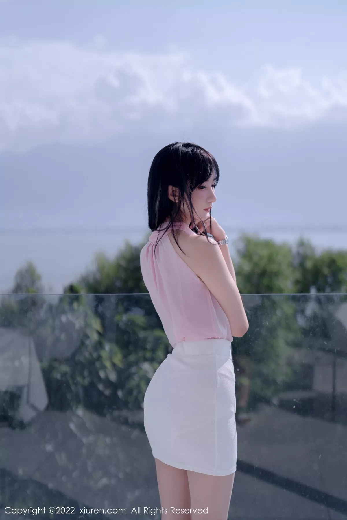 秀人集.com_[XiuRen秀人网]No.5318_女神小果冻儿大理旅拍性感粉色上衣配白色短裙秀美腿诱惑写真76P