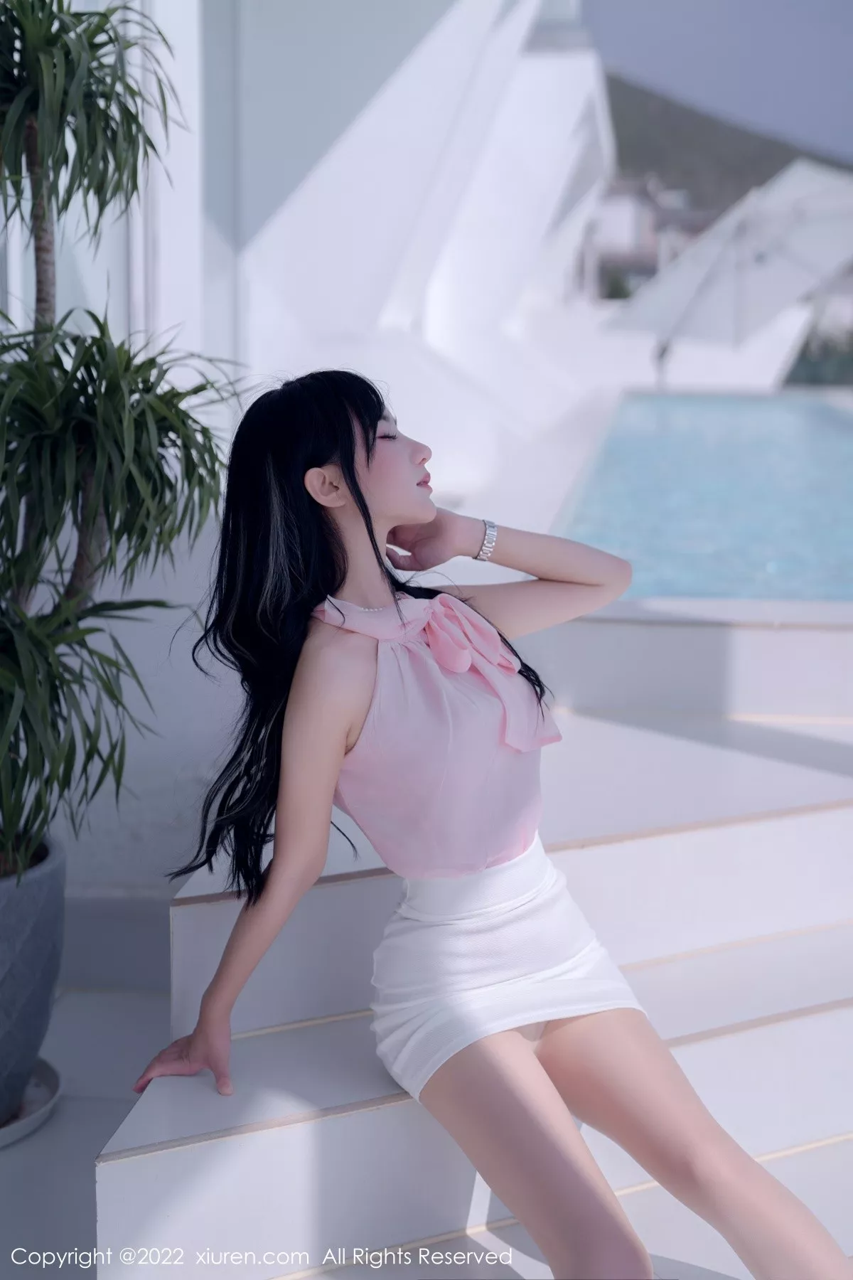 秀人集.com_[XiuRen秀人网]No.5318_女神小果冻儿大理旅拍性感粉色上衣配白色短裙秀美腿诱惑写真76P