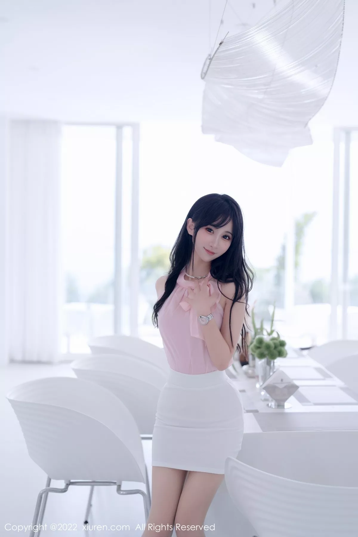 秀人集.com_[XiuRen秀人网]No.5318_女神小果冻儿大理旅拍性感粉色上衣配白色短裙秀美腿诱惑写真76P