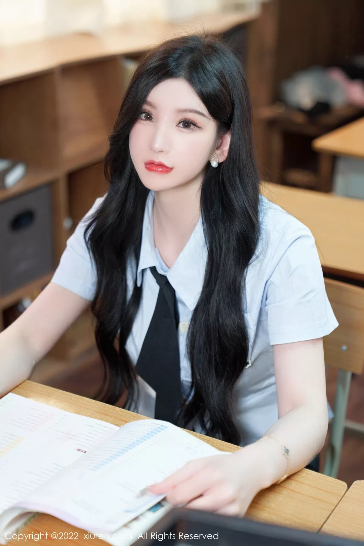 秀人集.com_[XiuRen秀人网]No.5452_女神周于希Sally学妹装扮半脱露黑色蕾丝边内衣撩人诱惑写真76P