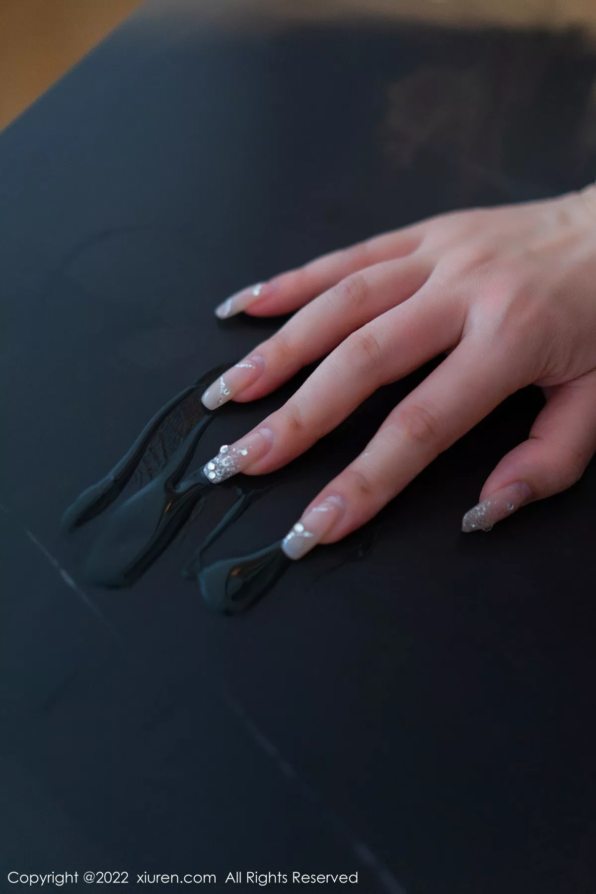 秀人集.com_[XiuRen秀人网]No.5449_模特laura阿姣私房浴室黑色吊带连衣短裙配超薄黑丝诱惑写真60P