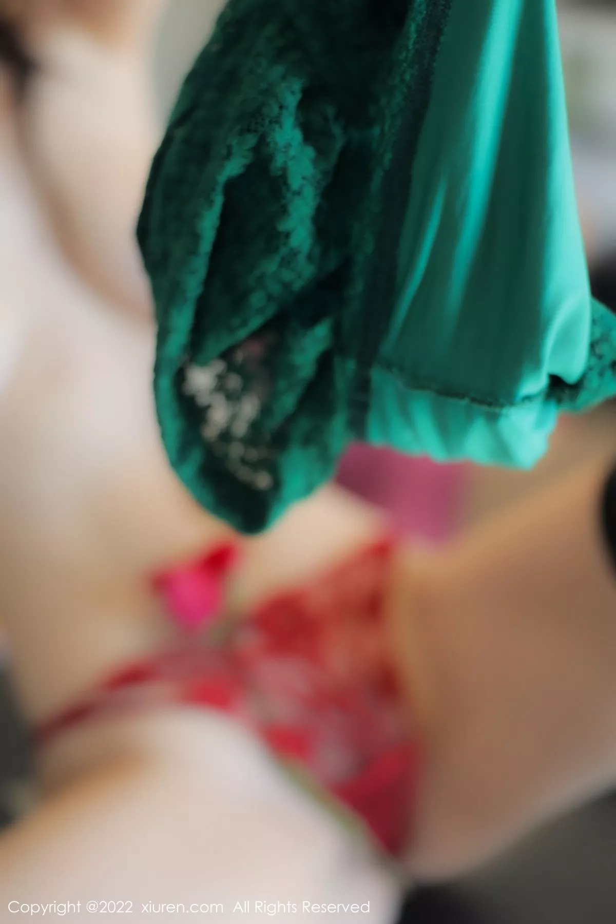 秀人集.com_[XiuRen秀人网]No.5455_模特美七Mia西双版纳旅拍露肩短装配黑短裙秀惹火身材诱惑写真75P