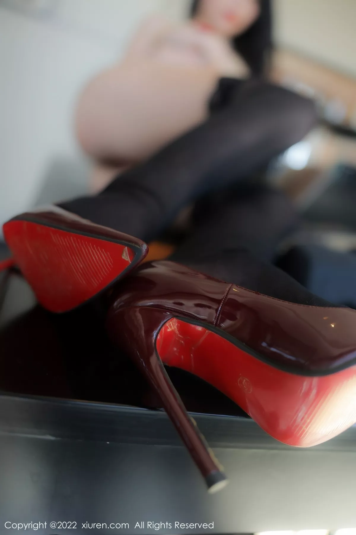 秀人集.com_[XiuRen秀人网]No.5455_模特美七Mia西双版纳旅拍露肩短装配黑短裙秀惹火身材诱惑写真75P