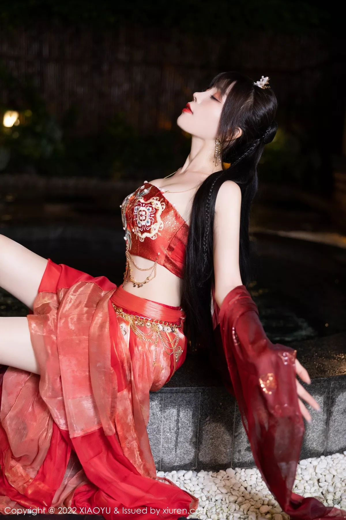 秀人集.com_[XiaoYu画语界]Vol.827_女神徐莉芝Booty泳池性感红色轻透古装服饰秀完美身材诱惑写真70P