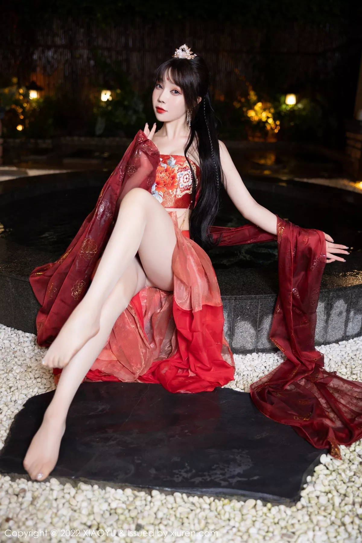 秀人集.com_[XiaoYu画语界]Vol.827_女神徐莉芝Booty泳池性感红色轻透古装服饰秀完美身材诱惑写真70P