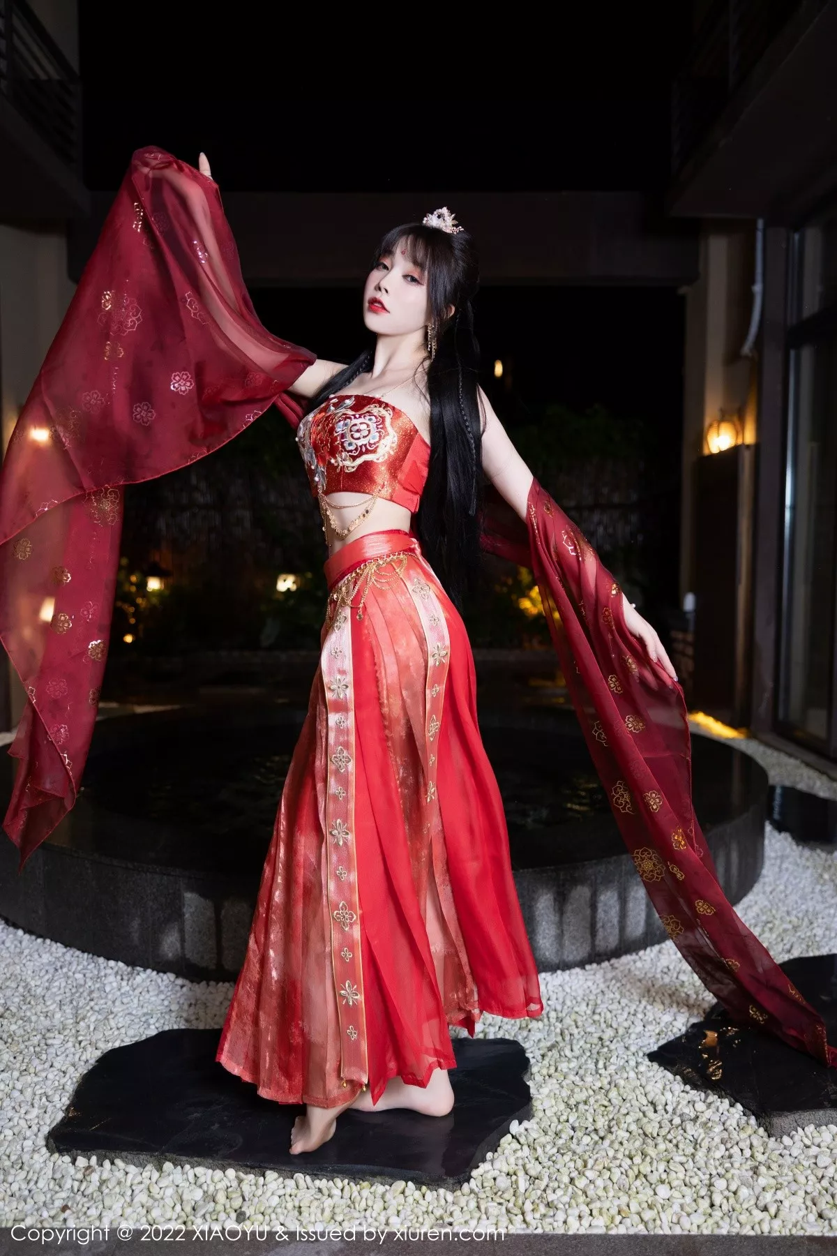 秀人集.com_[XiaoYu画语界]Vol.827_女神徐莉芝Booty泳池性感红色轻透古装服饰秀完美身材诱惑写真70P