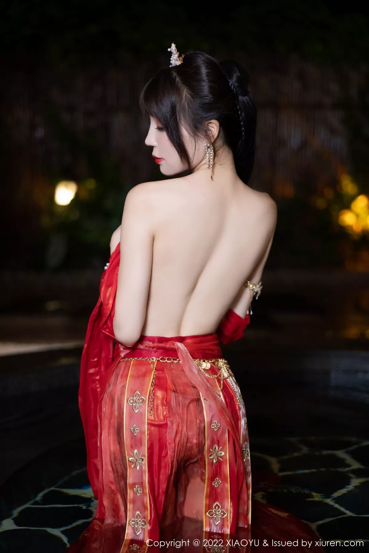 秀人集.com_[XiaoYu画语界]Vol.827_女神徐莉芝Booty泳池性感红色轻透古装服饰秀完美身材诱惑写真70P