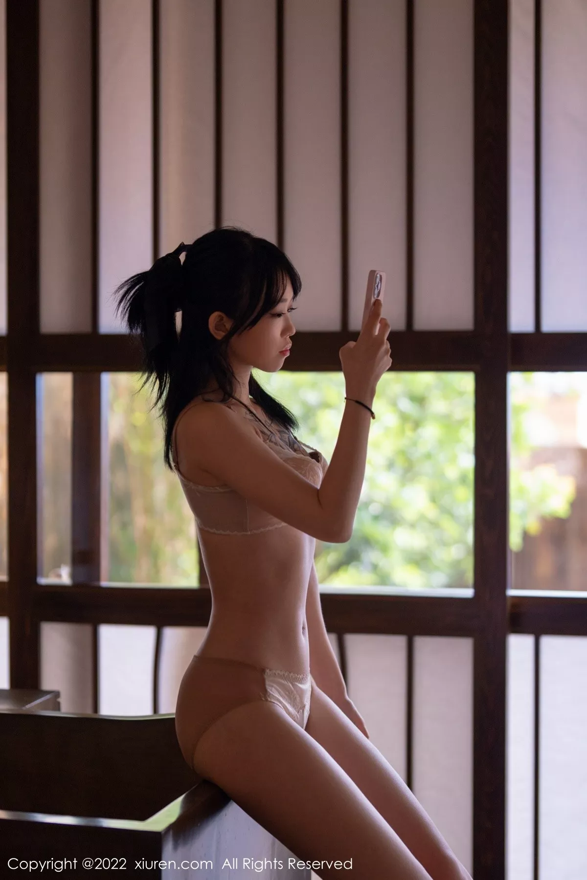 秀人集.com_[XiuRen秀人网]No.5327_模特奶瓶大理旅拍脱连衣裙露性感蕾丝内衣秀苗条身材诱惑写真53P