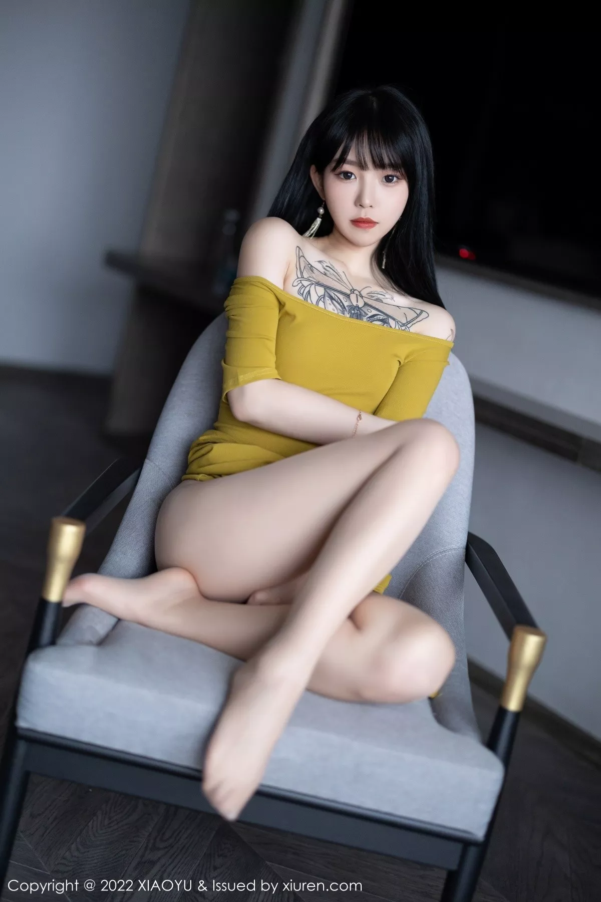 秀人集.com_[XiaoYu画语界]Vol.829_模特奶瓶私房淡蓝围裙配超薄白丝半脱露丁字裤秀翘臀诱惑写真0P