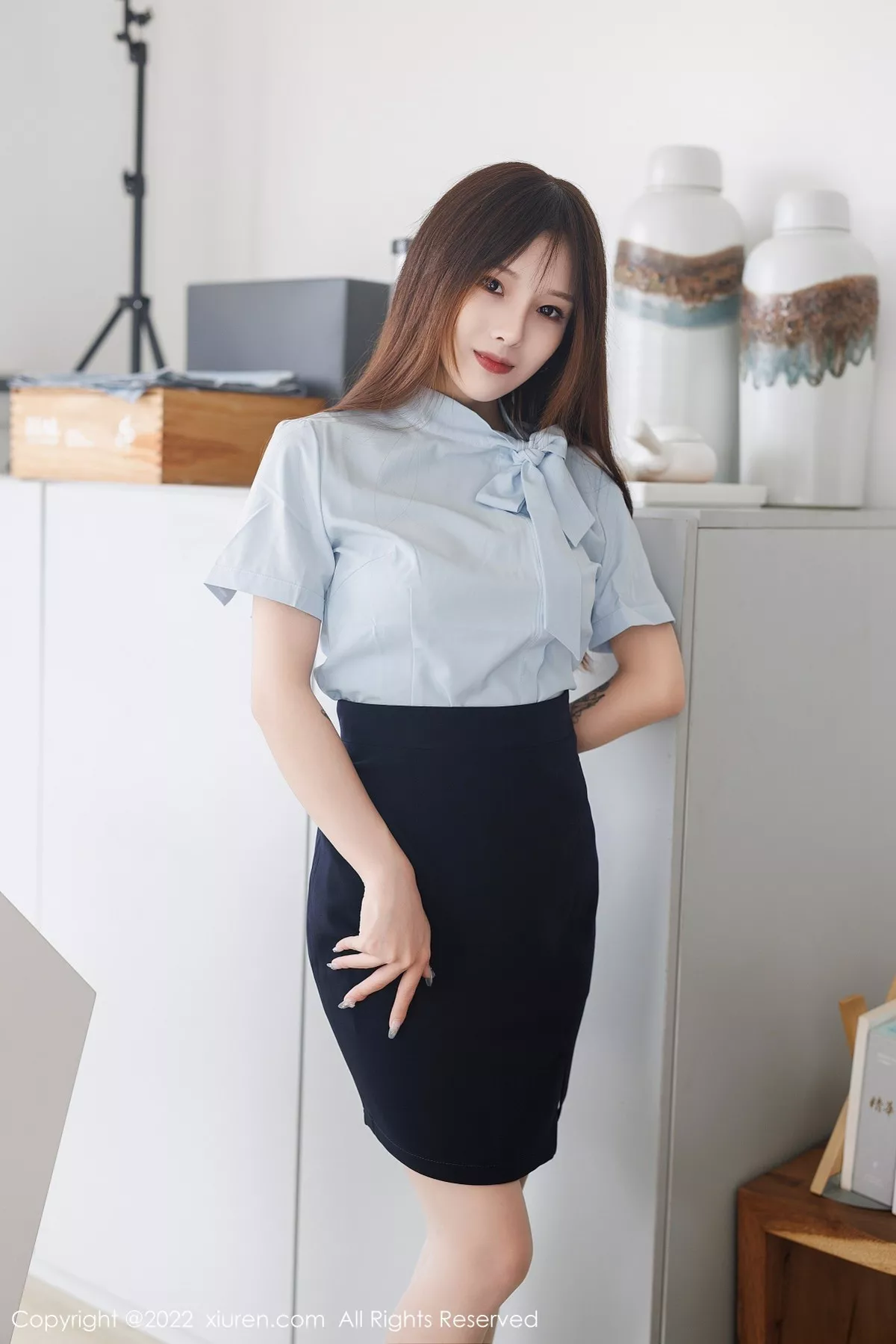 秀人集.com_[XiuRen秀人网]No.5340_模特七七kiko淡蓝T配黑短裙露白色蕾丝内衣配超薄肉丝诱惑写真56P