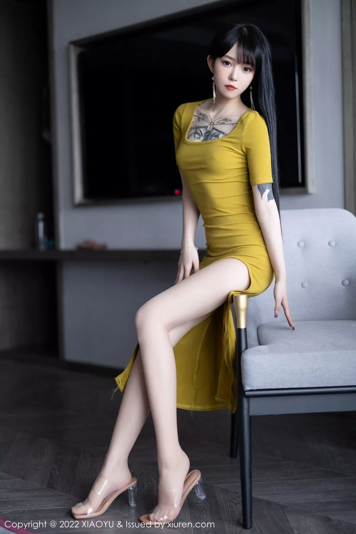 秀人集.com_[XiaoYu画语界]Vol.829_模特奶瓶私房淡蓝围裙配超薄白丝半脱露丁字裤秀翘臀诱惑写真0P