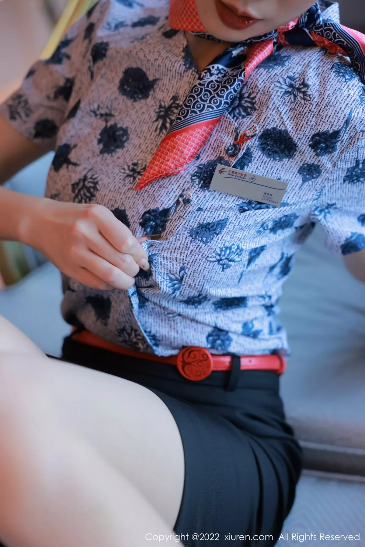 秀人集.com_[XiuRen秀人网]No.5349_模特hebe韩心雨澳门旅拍空姐制服露蕾丝内衣超薄肉丝诱惑写真56P