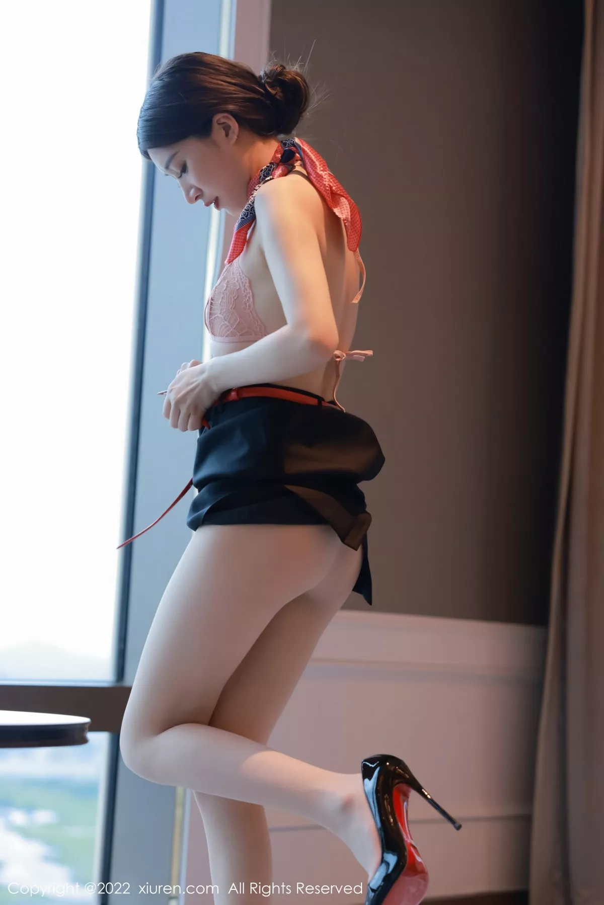 秀人集.com_[XiuRen秀人网]No.5349_模特hebe韩心雨澳门旅拍空姐制服露蕾丝内衣超薄肉丝诱惑写真56P