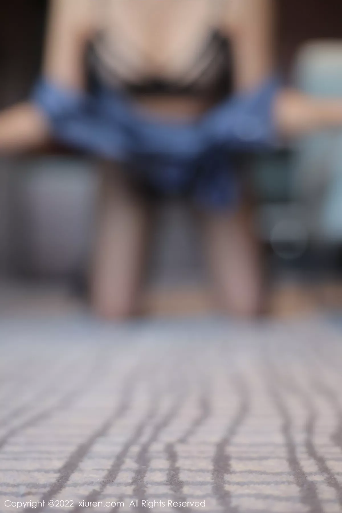 秀人集.com_[XiuRen秀人网]No.5348_模特宋愉愉脱灰色服饰露性感黑色轻透内衣配开档黑丝诱惑写真94P