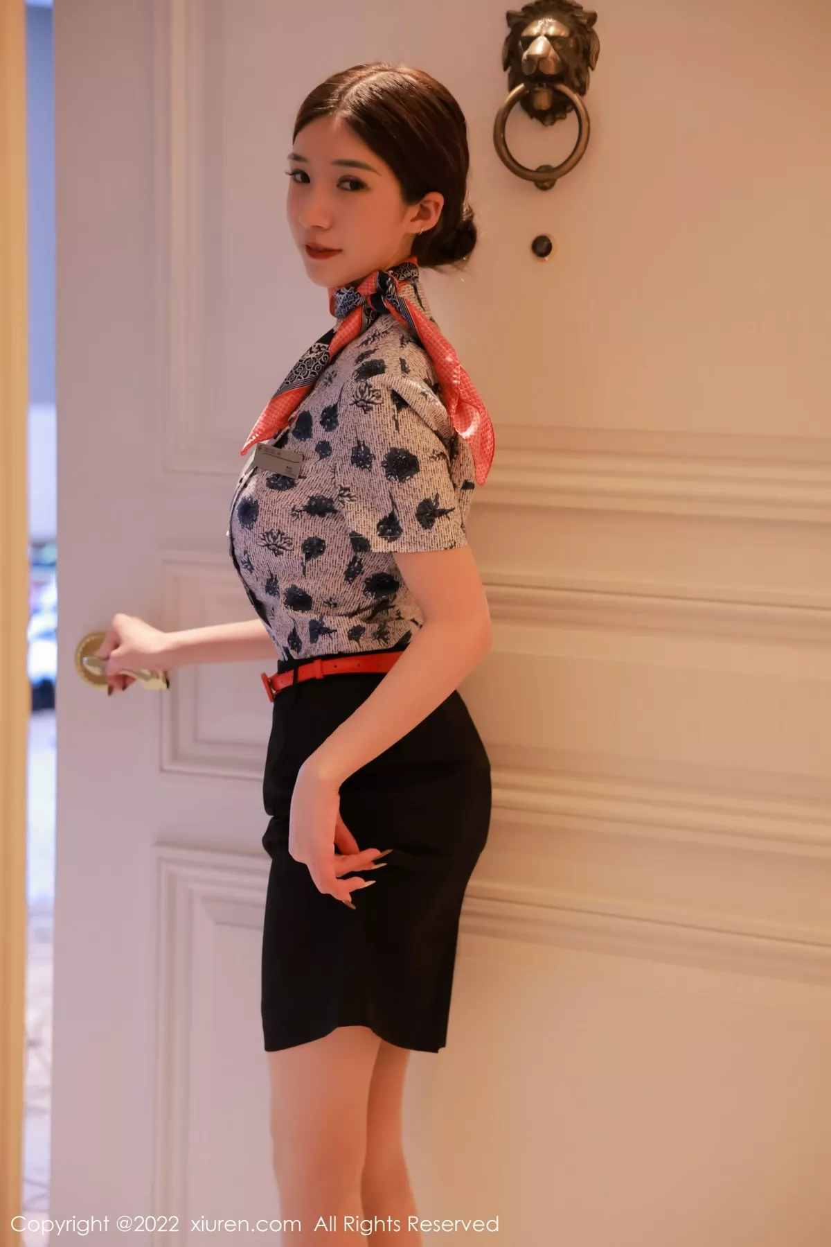 秀人集.com_[XiuRen秀人网]No.5349_模特hebe韩心雨澳门旅拍空姐制服露蕾丝内衣超薄肉丝诱惑写真56P