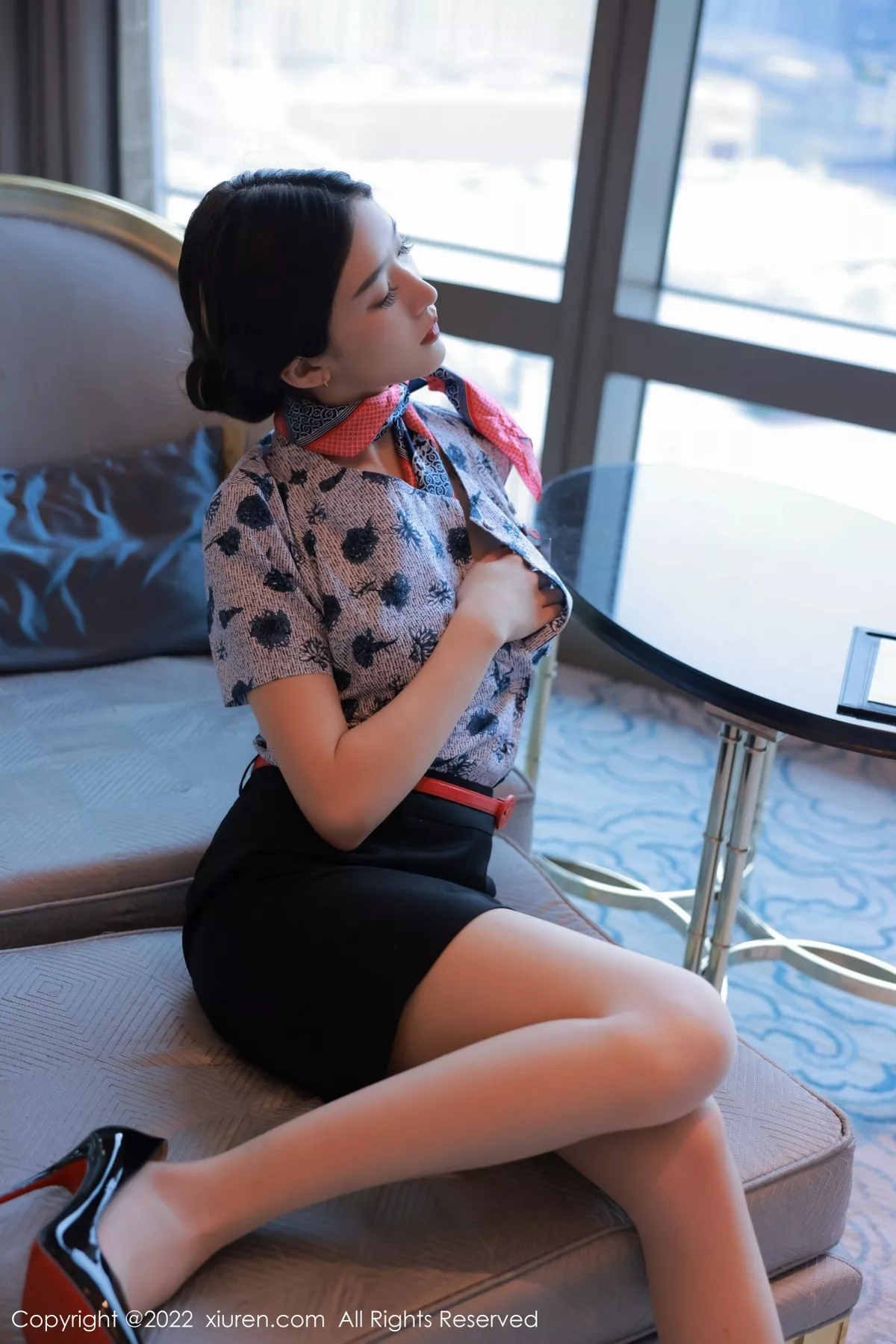 秀人集.com_[XiuRen秀人网]No.5349_模特hebe韩心雨澳门旅拍空姐制服露蕾丝内衣超薄肉丝诱惑写真56P