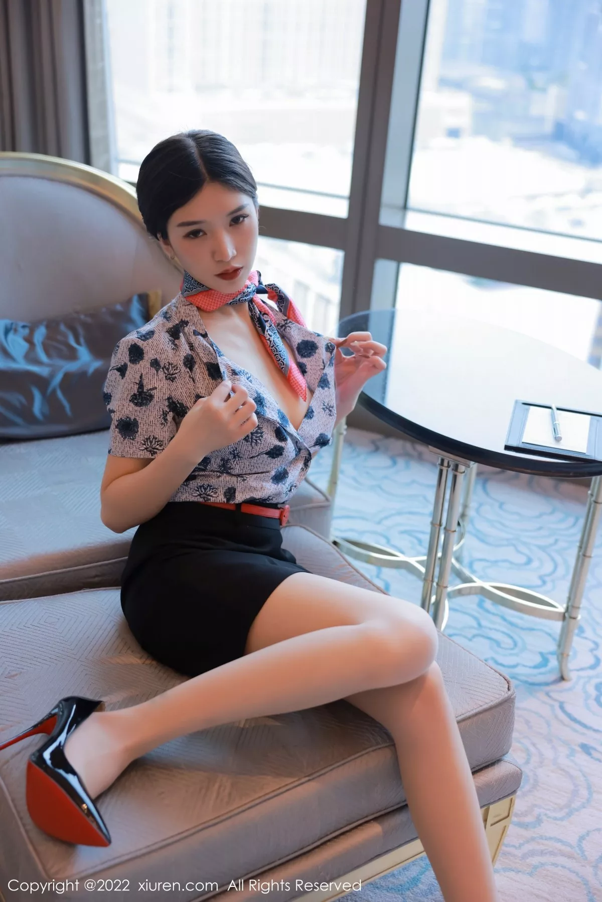 秀人集.com_[XiuRen秀人网]No.5349_模特hebe韩心雨澳门旅拍空姐制服露蕾丝内衣超薄肉丝诱惑写真56P