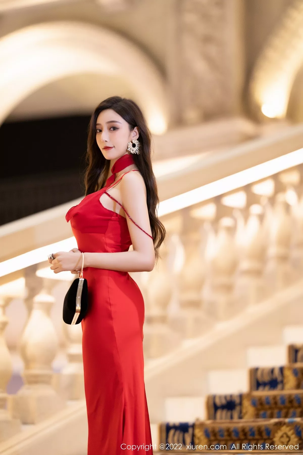 秀人集.com_[XiuRen秀人网]No.5470_女神王馨瑶yanni脱性感红色礼裙露金色条纹内衣完美诱惑写真78P