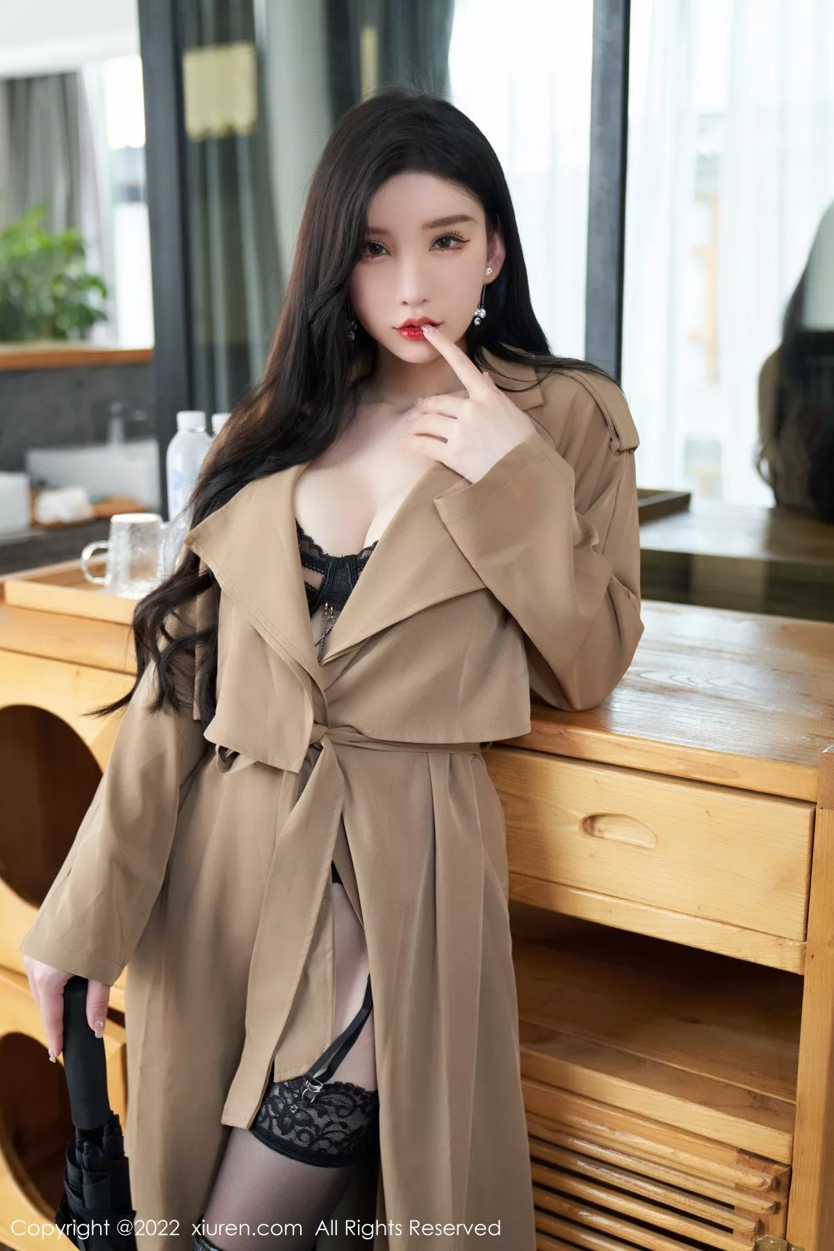 秀人集.com_[XiuRen秀人网]No.5469_女神周于希Sally脱杏色风衣露黑色蕾丝内衣配蕾丝吊袜诱惑写真75P