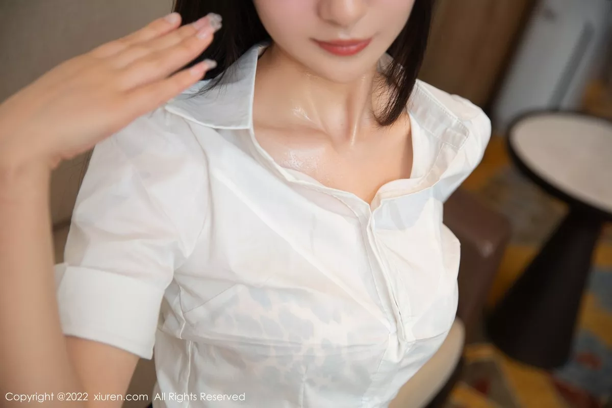 秀人集.com_[XiuRen秀人网]No.5464_模特熊小诺性感白T配黑短裙半脱露豹纹内衣配开档黑丝诱惑写真82P