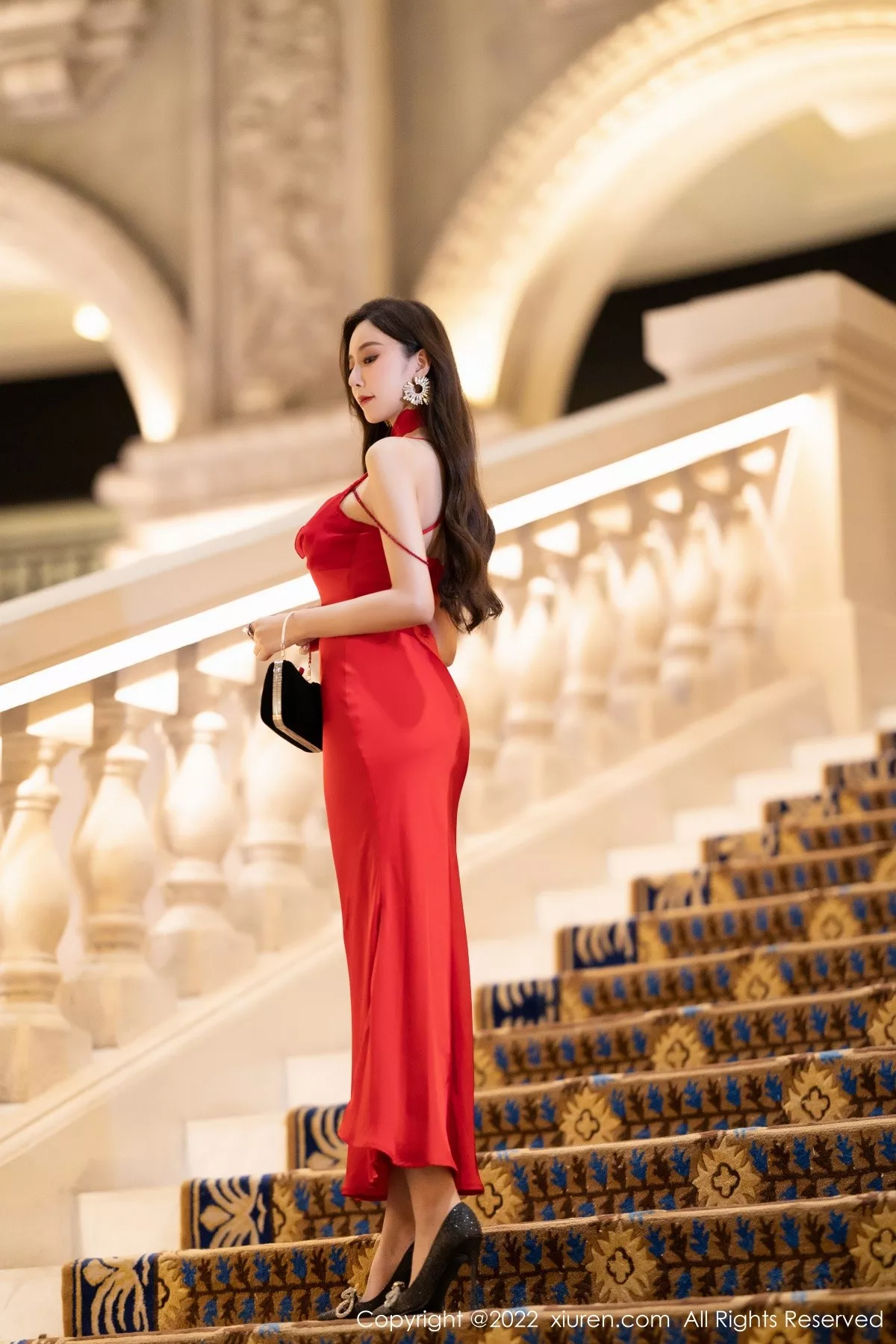 秀人集.com_[XiuRen秀人网]No.5470_女神王馨瑶yanni脱性感红色礼裙露金色条纹内衣完美诱惑写真78P