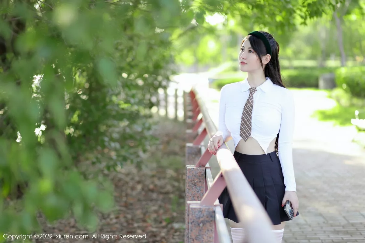 秀人集.com_[XiuRen秀人网]No.5512_模特诗诗kiki白色短T配黑短裙半脱露性感白色内衣丰满诱惑写真58P