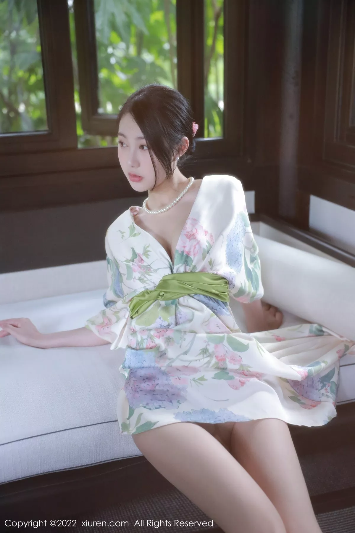 秀人集.com_[XiuRen秀人网]No.5514_模特谢晚晚性感白色带花纹长裙配原色丝袜秀完美身材诱惑写真111P